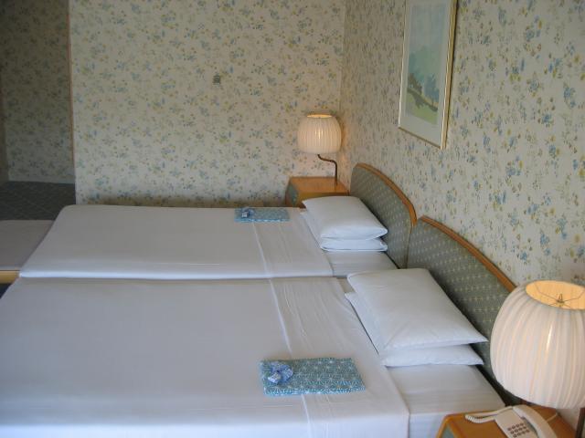 34hotelroom